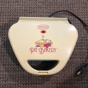 Nostalgia Electrics Electric Pie Bakery compact and space-saving vintage retro